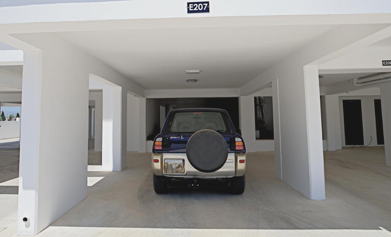 Golden Tree Apartment Paralimni Exterior photo